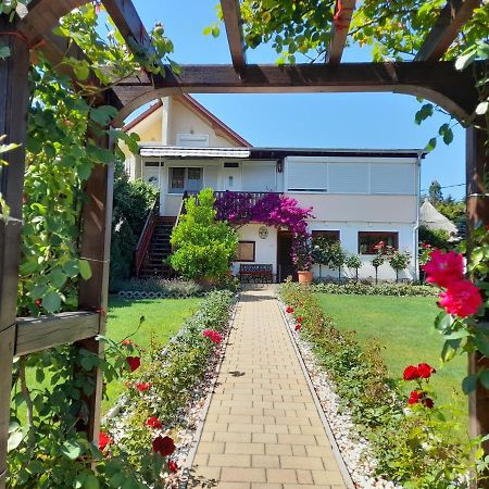 Bed and Breakfast Rozsakert Vendeghaz Szigliget Exterior foto