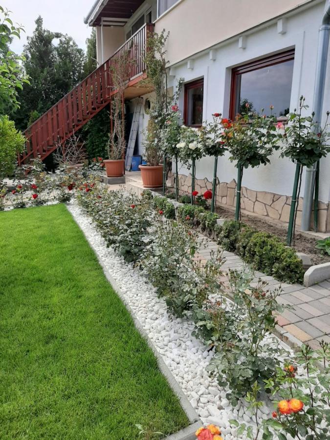 Bed and Breakfast Rozsakert Vendeghaz Szigliget Exterior foto