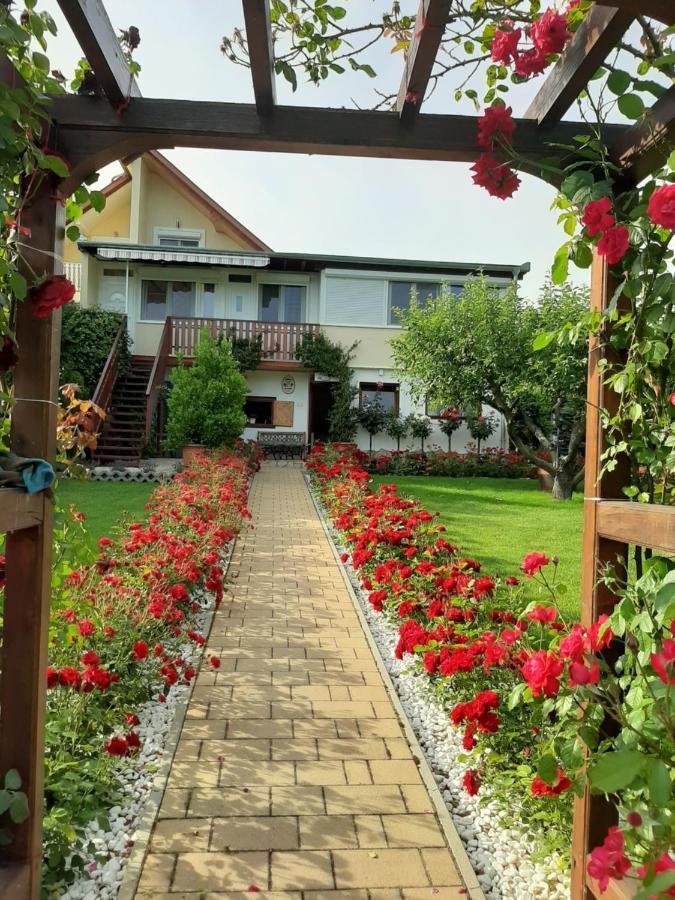 Bed and Breakfast Rozsakert Vendeghaz Szigliget Exterior foto