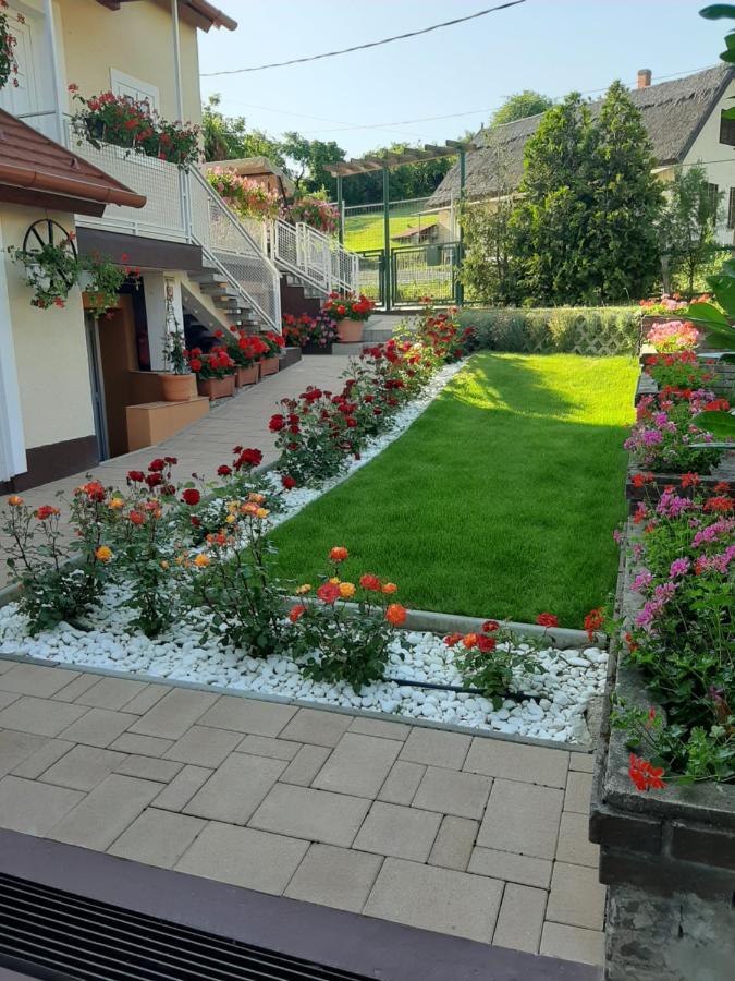 Bed and Breakfast Rozsakert Vendeghaz Szigliget Exterior foto