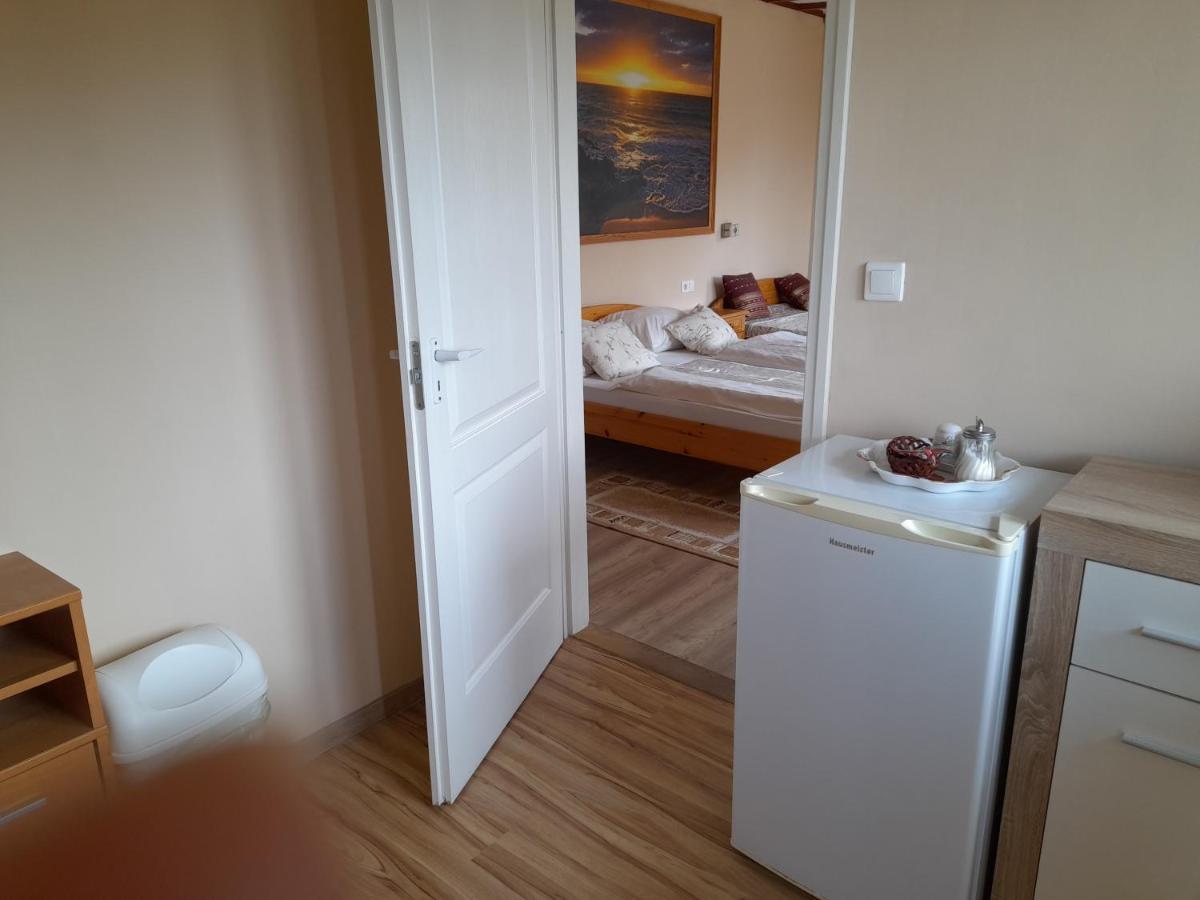 Bed and Breakfast Rozsakert Vendeghaz Szigliget Exterior foto