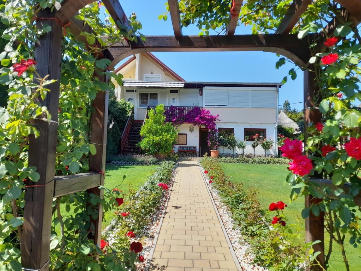 Bed and Breakfast Rozsakert Vendeghaz Szigliget Exterior foto