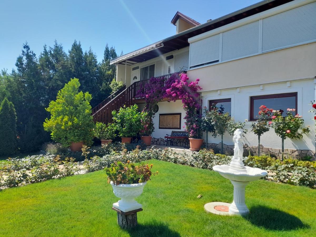 Bed and Breakfast Rozsakert Vendeghaz Szigliget Exterior foto