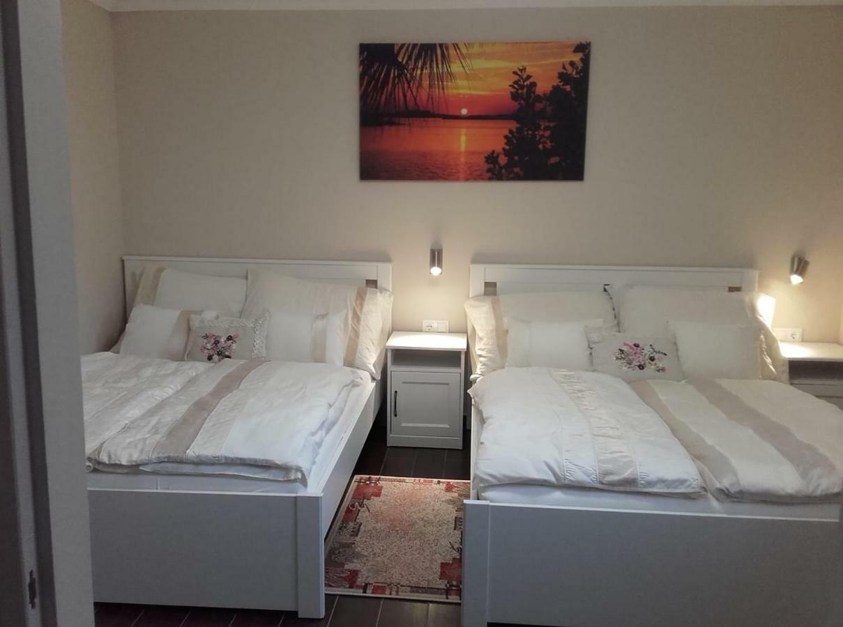 Bed and Breakfast Rozsakert Vendeghaz Szigliget Exterior foto